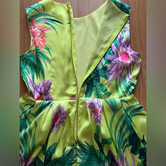 Yellow Tropical Floral 100% Silk Fit & Flare Dress w/ Pockets Approx M - Picture 10 of 12